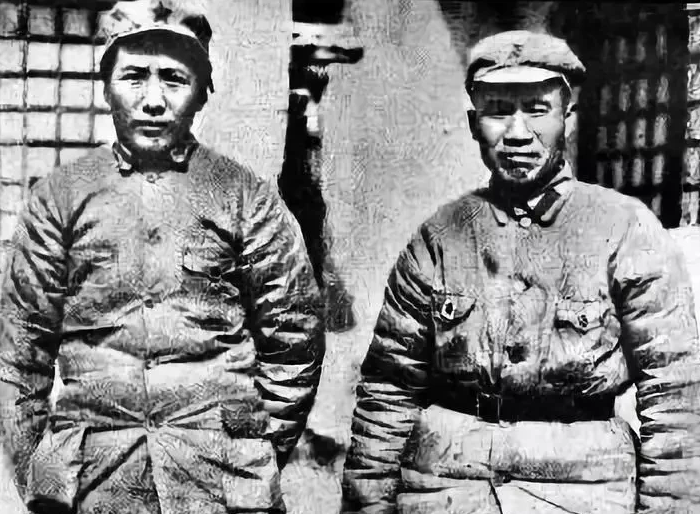 1936年長征勝利后，毛澤東和朱德到達(dá)陜北后合影.png