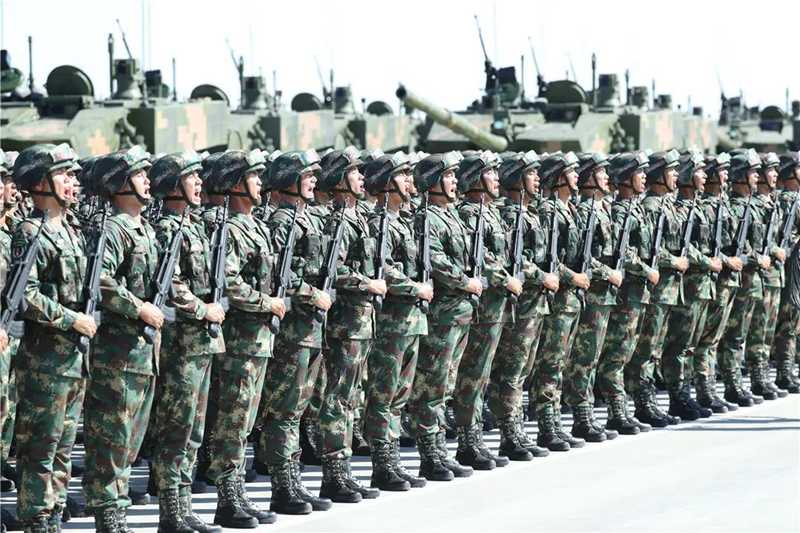 慶祝中國人民解放軍建軍90周年閱兵現(xiàn)場(chǎng)，受閱部隊(duì)接受檢閱。.jpg