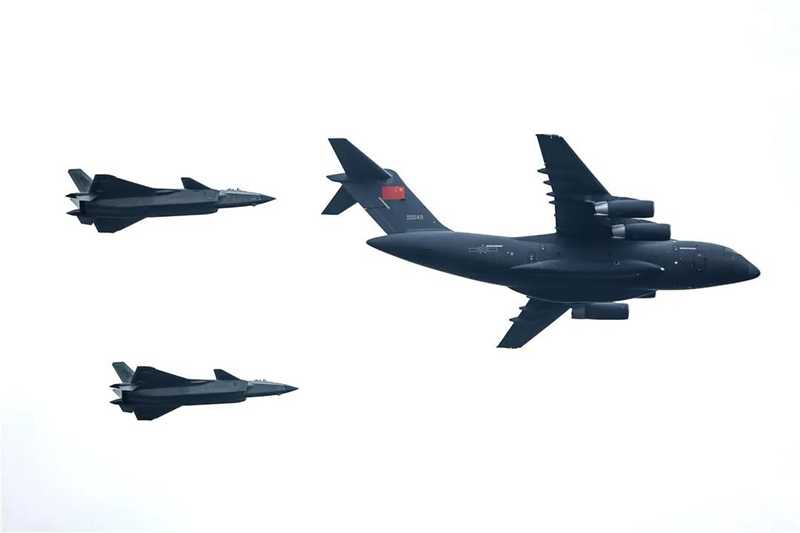 2022年9月16日，空軍兩架戰(zhàn)斗機(jī)為護(hù)送志愿軍烈士遺骸的專機(jī)護(hù)航。.jpg