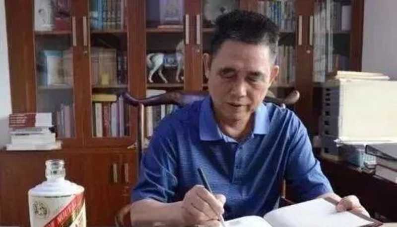 1981年鄒開良任茅臺酒廠廠長，季克良任副廠長。.jpg