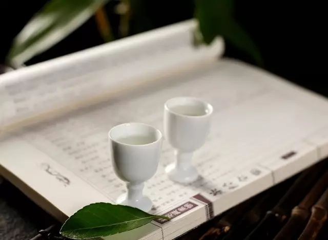 《道德經(jīng)》中的8句箴言，道盡酒中的人生智慧.jpg
