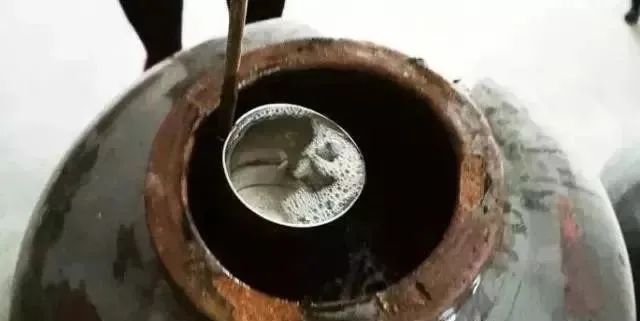不知道大家有沒有發(fā)現(xiàn)這么一個(gè)問題，在寒冷的冬天，無論天氣再怎么殘酷，白酒都不會(huì)結(jié)冰，似乎它一點(diǎn)都不怕冷呢？2.jpg