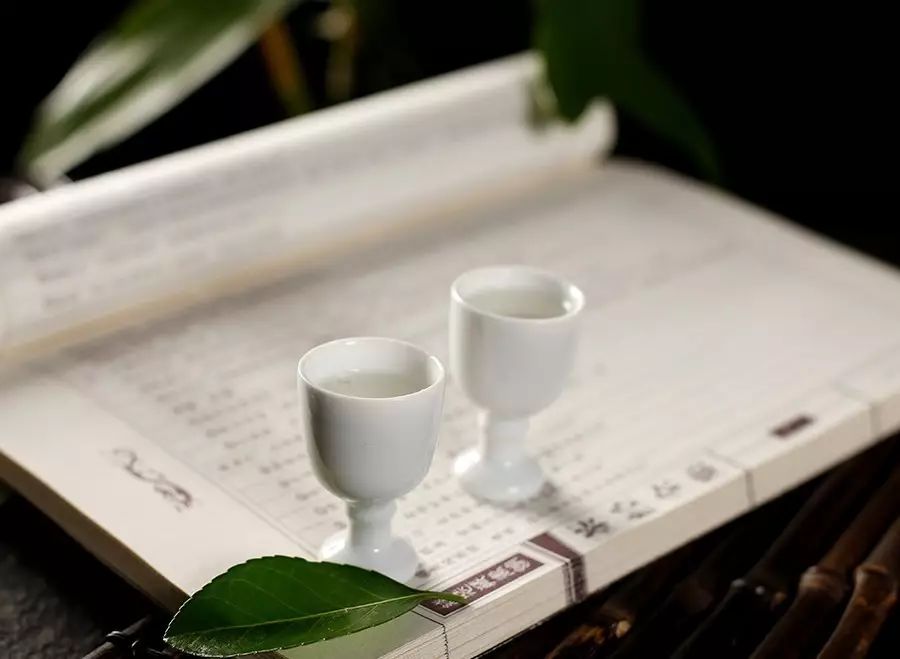 千年以來，飲酒詩詞燦若繁星。然而有些卻被歷史塵埃掩映，未能盡展光華。它們雖非膾炙人口之作，卻同樣飽含深情與智慧。2.jpg
